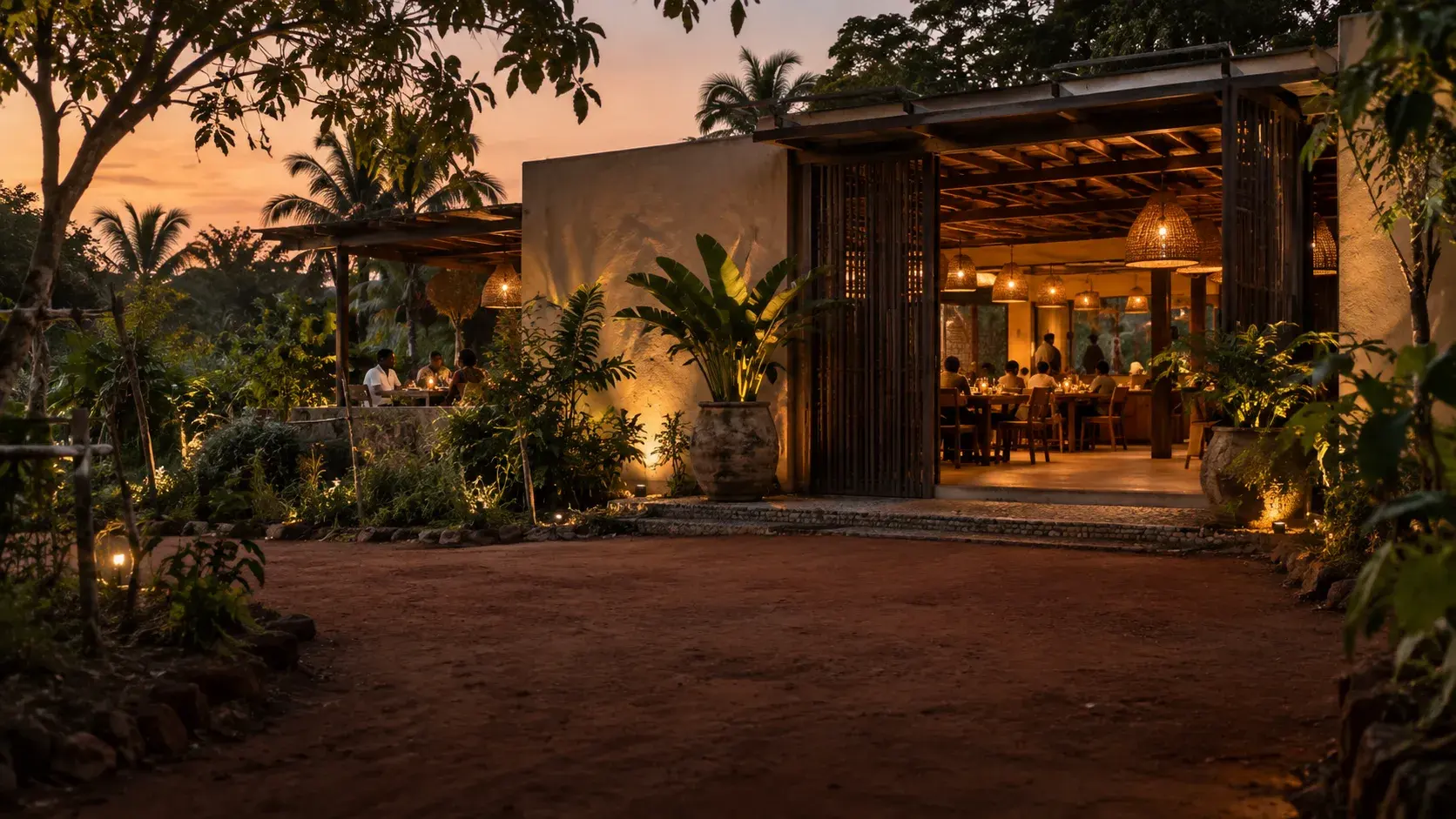 L'entrée du restaurant au crépuscule